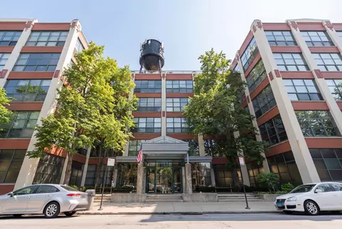 1800 W Roscoe St #316, Chicago, IL 60657