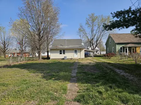 Exterior - 805 W Pine St, Percy, IL 62272 photo 5 of 6