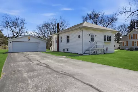 203 Main St, Lindenwood, IL 61049