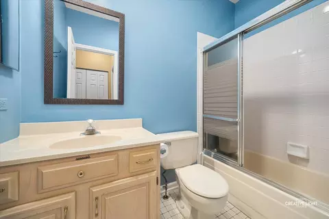 Bath - 595 Golfers Ln, Bartlett, IL 60103 photo 1 of 2