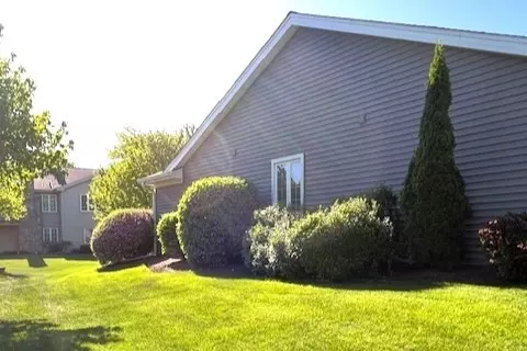 Exterior - 595 Golfers Ln, Bartlett, IL 60103 photo 6 of 7