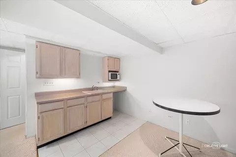 Kitchen - 595 Golfers Ln, Bartlett, IL 60103 photo 4 of 4