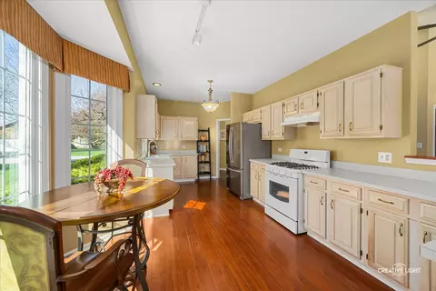 Kitchen - 595 Golfers Ln, Bartlett, IL 60103 photo 1 of 4