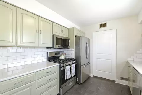 Kitchen - 16426 S Dan Oconnell Dr, Plainfield, IL 60586 photo 2 of 4