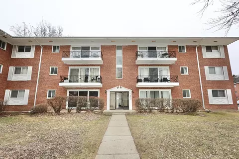 10111 Old Orchard Ct #102, Skokie, IL 60076