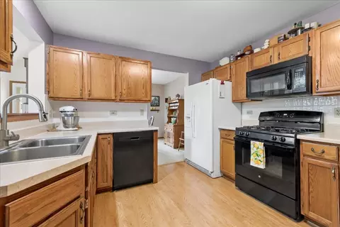 Kitchen - 2110 Peach Tree Ln #2110, Algonquin, IL 60102 photo 1 of 3
