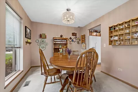 Dining - 2110 Peach Tree Ln #2110, Algonquin, IL 60102 photo 1 of 1