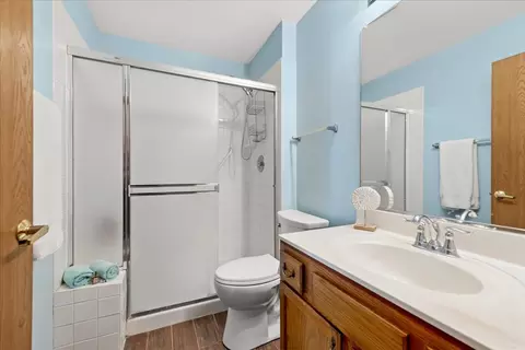 Bath - 2110 Peach Tree Ln #2110, Algonquin, IL 60102 photo 2 of 2