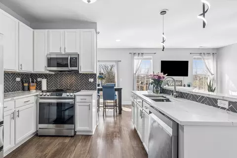 Kitchen - 16224 Golfview Dr, Lockport, IL 60441 photo 1 of 3