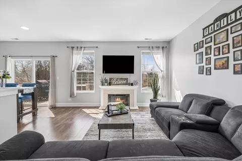 Living - 16224 Golfview Dr, Lockport, IL 60441 photo 2 of 4