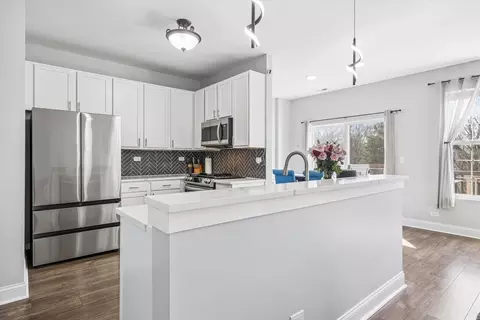 Kitchen - 16224 Golfview Dr, Lockport, IL 60441 photo 2 of 3