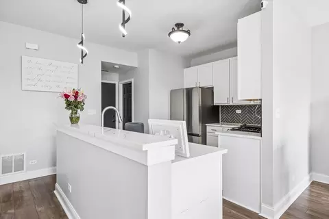 Kitchen - 16224 Golfview Dr, Lockport, IL 60441 photo 3 of 3