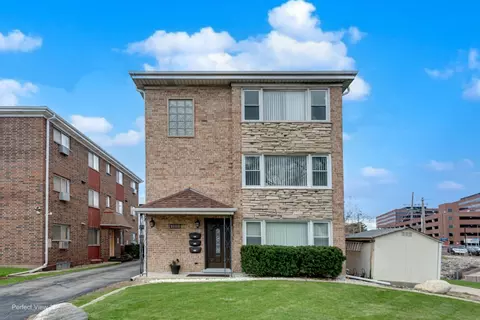 10114 Devon Ct, Rosemont, IL 60018