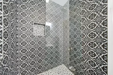 Bath - Undisclosed, Chicago, IL 60659 photo 2 of 6