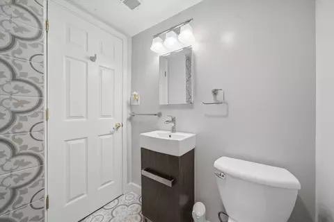 Bath - Undisclosed, Chicago, IL 60659 photo 4 of 6