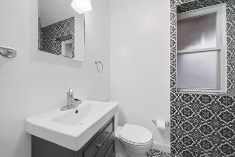 Bath - Undisclosed, Chicago, IL 60659 photo 1 of 6