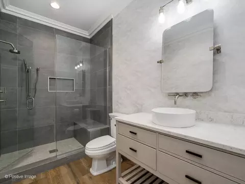 Bath - 37 Elm St, Chicago, IL 60611 photo 3 of 5