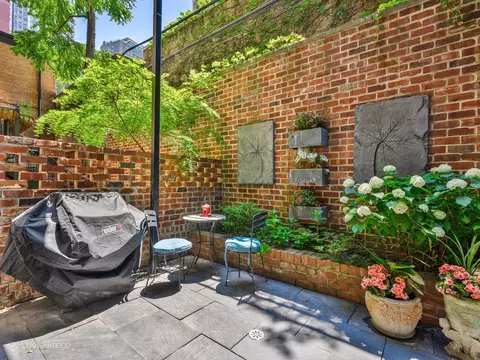 Exterior - 37 Elm St, Chicago, IL 60611 photo 5 of 5