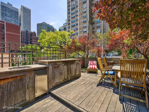 Exterior - 37 Elm St, Chicago, IL 60611 photo 3 of 5