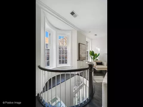 Entry Way - 37 Elm St, Chicago, IL 60611 photo 2 of 2