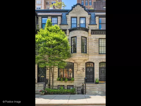 37 Elm St, Chicago, IL 60611