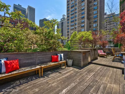 Exterior - 37 Elm St, Chicago, IL 60611 photo 4 of 5