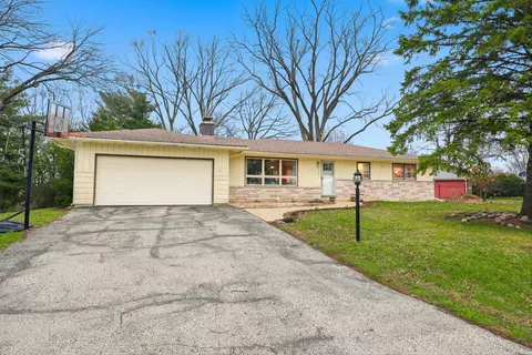 27668 W Luana Ln, Ingleside, IL 60041