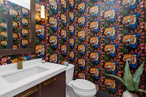 Bath - 10 E Delaware Pl #9C, Chicago, IL 60611 photo 1 of 2
