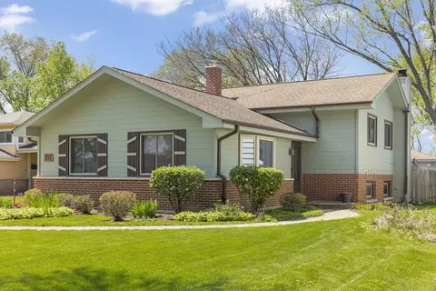 256 S Ellyn Ave, Glen Ellyn, IL 60137