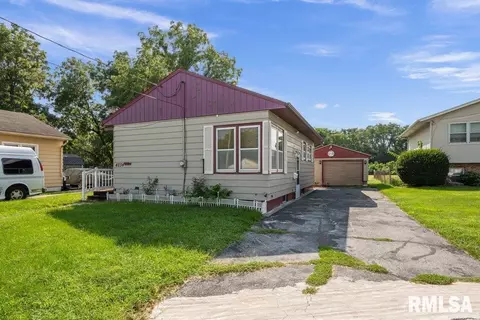 4234 9th St, Rock Island, IL 61201