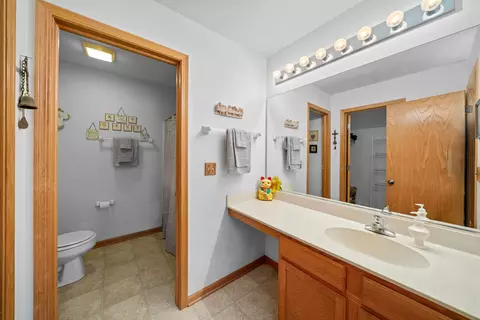 Bath - 4334 Dillon St, Plano, IL 60545 photo 2 of 3