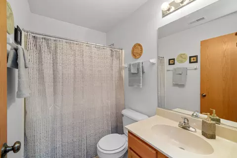 Bath - 4334 Dillon St, Plano, IL 60545 photo 3 of 3