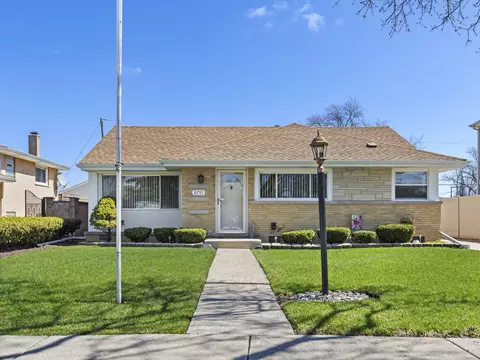 8755 N Oleander Ave, Niles, IL 60714
