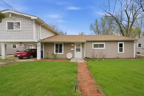 1222 Grove St, Aurora, IL 60505