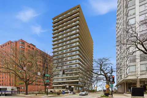 5801 N Sheridan Rd #7B, Chicago, IL 60660