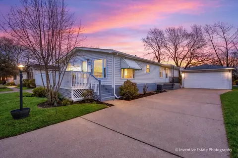 22709 S Foxfire Dr, Frankfort, IL 60423