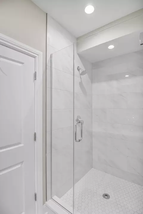 Bath - 70 Prairie Ct, Wheeling, IL 60090 photo 3 of 9