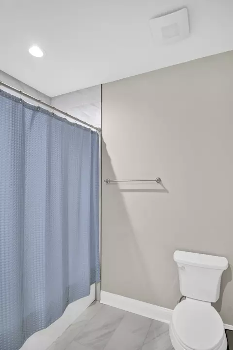 Bath - 70 Prairie Ct, Wheeling, IL 60090 photo 4 of 9