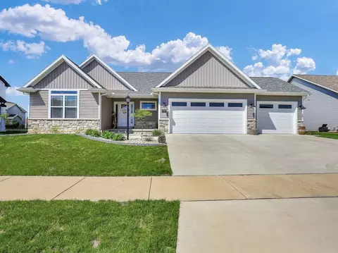1709 Littlefield Ln, Mahomet, IL 61853