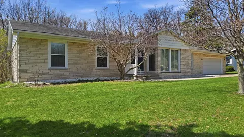 1739 Valley View Dr, Dixon, IL 61021