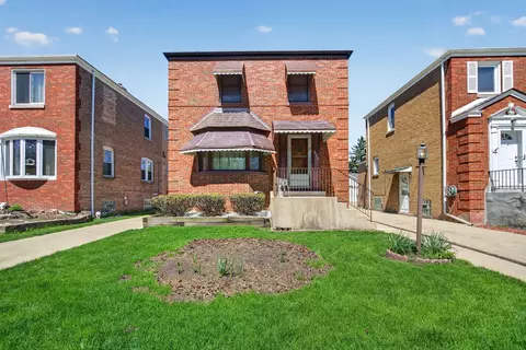 9020 W Forestview Dr, North Riverside, IL 60546