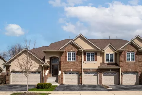564 Harvey Lake Dr, Vernon Hills, IL 60061