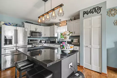 Kitchen - 14517 Meadow Ln, Plainfield, IL 60544 photo 3 of 6