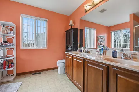 Bath - 14517 Meadow Ln, Plainfield, IL 60544 photo 2 of 4