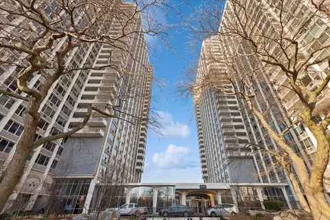 4250 N Marine Dr #835, Chicago, IL 60613