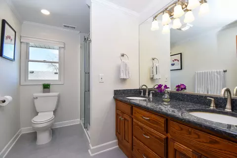 Bath - 349 Blackhawk Rd, Riverside, IL 60546 photo 2 of 5