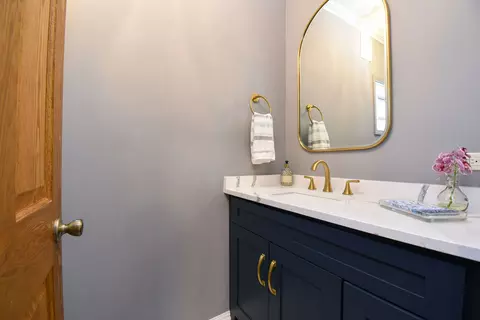 Bath - 349 Blackhawk Rd, Riverside, IL 60546 photo 1 of 5
