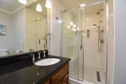 Bath - 349 Blackhawk Rd, Riverside, IL 60546 photo 4 of 5