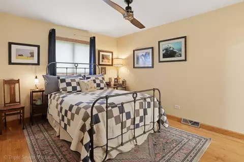 Bedroom - 15417 Maple Ct, Oak Forest, IL 60452 photo 3 of 7