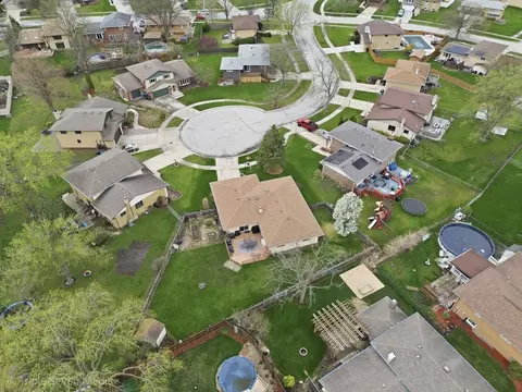 View/Area - 15417 Maple Ct, Oak Forest, IL 60452 photo 10 of 12